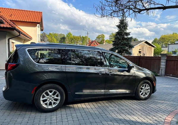 Chrysler Pacifica cena 114900 przebieg: 95000, rok produkcji 2020 z Susz małe 67